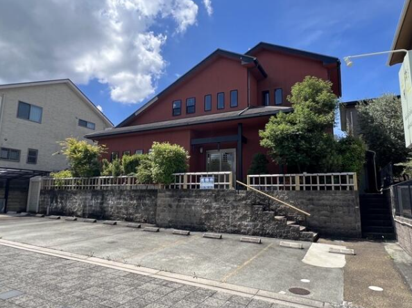 Former Restaurant with Upstairs Residence