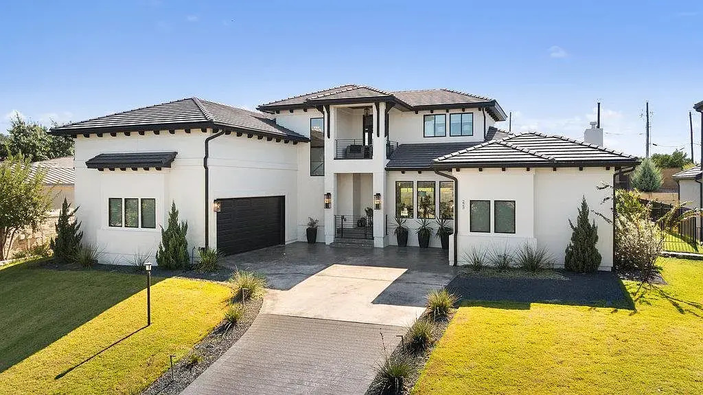 Resort-style living in Flintrock Falls – Austin