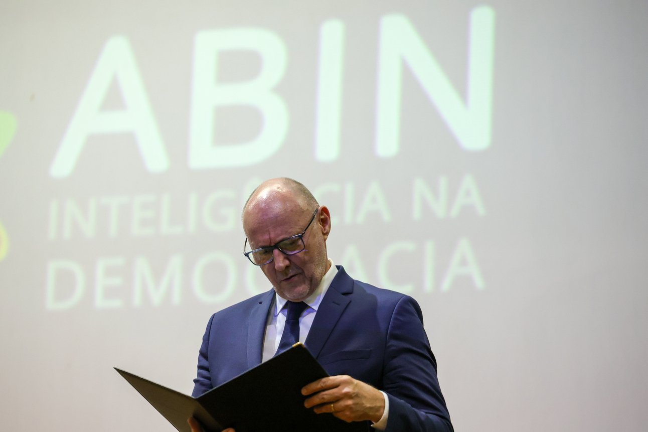 🕵️ Neighborhood watch