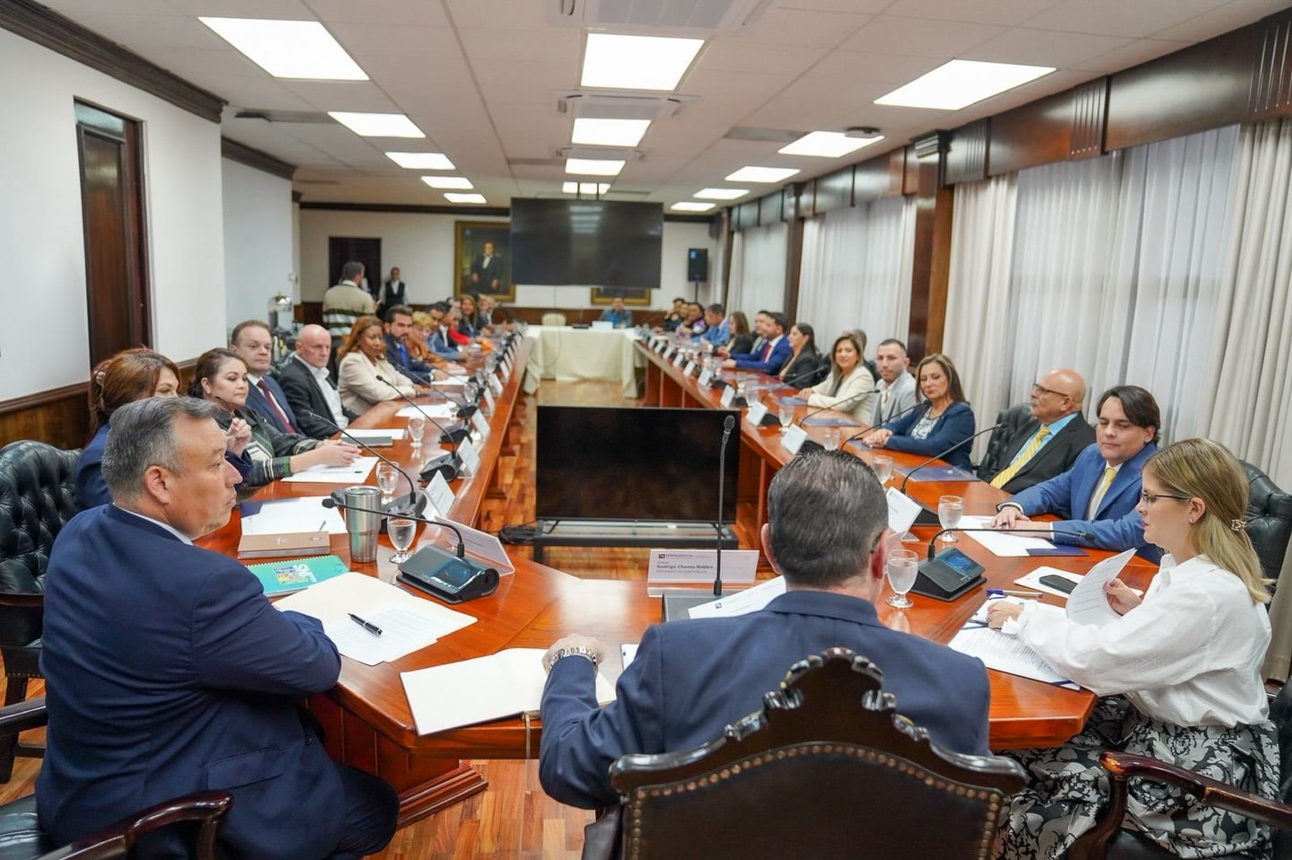 🪢🏛️ Oficialismo define presidencia del Congreso, TSE inicia conteo manual total y Crucitas se expande a 3.000 hectáreas