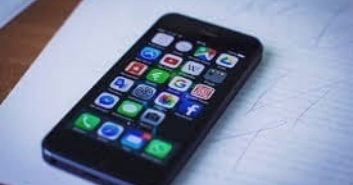 EMF Health Risks Exposed as FDA Removes Safety Claims on Cellphone Radiation