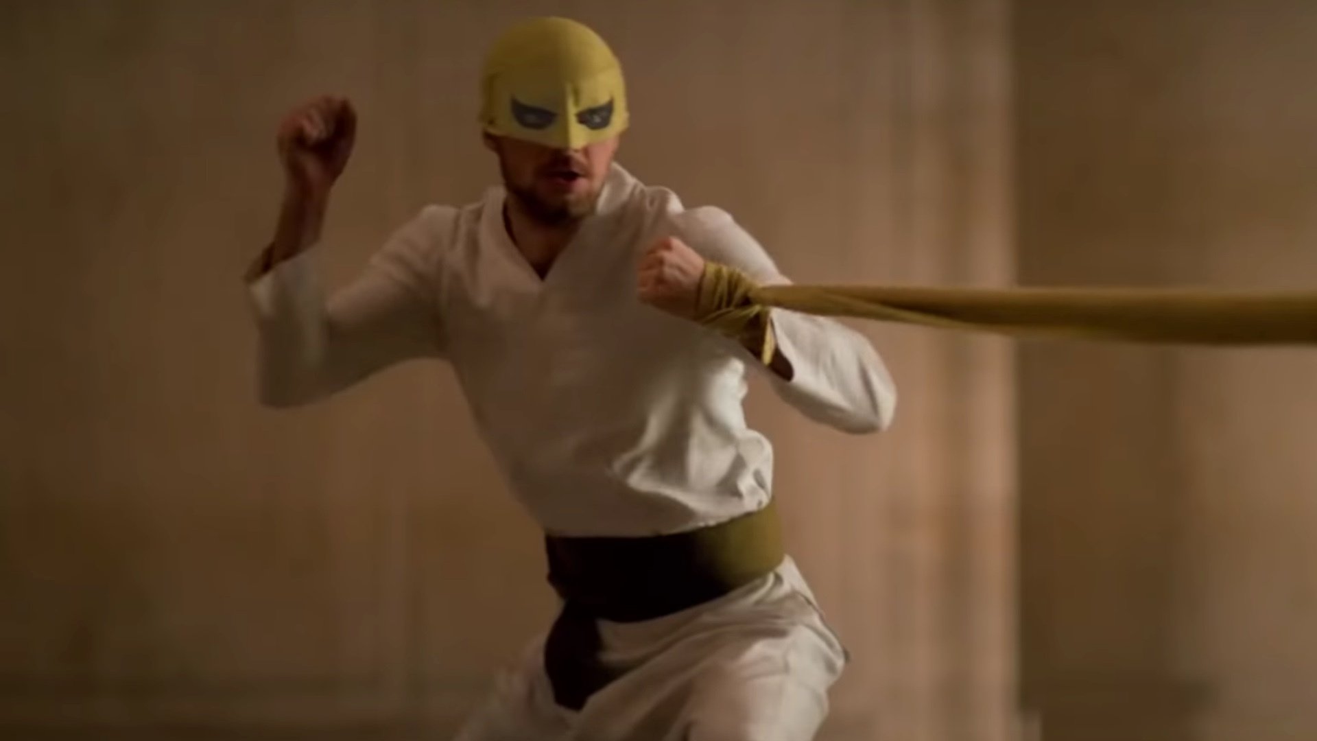 Iron Fist lleva su máscara en un nuevo avance.