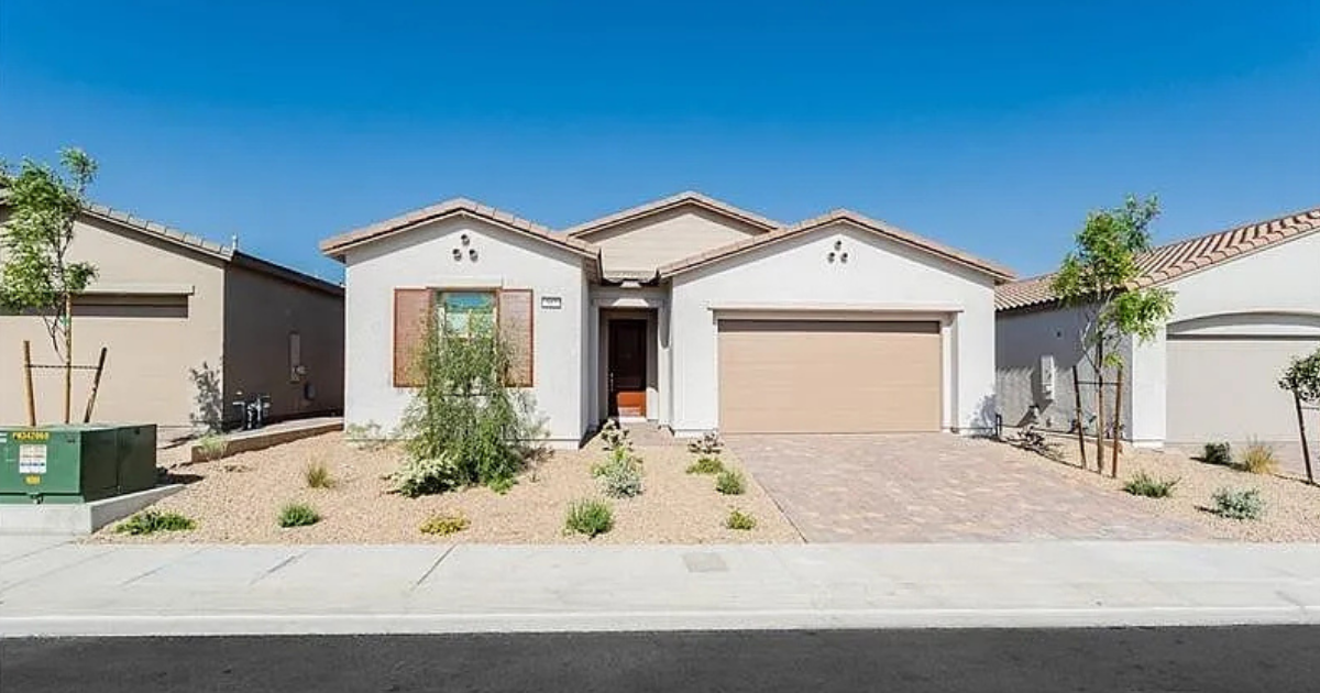 Luxury Living with a Local Vibe: 557 Comodo St, Henderson, NV