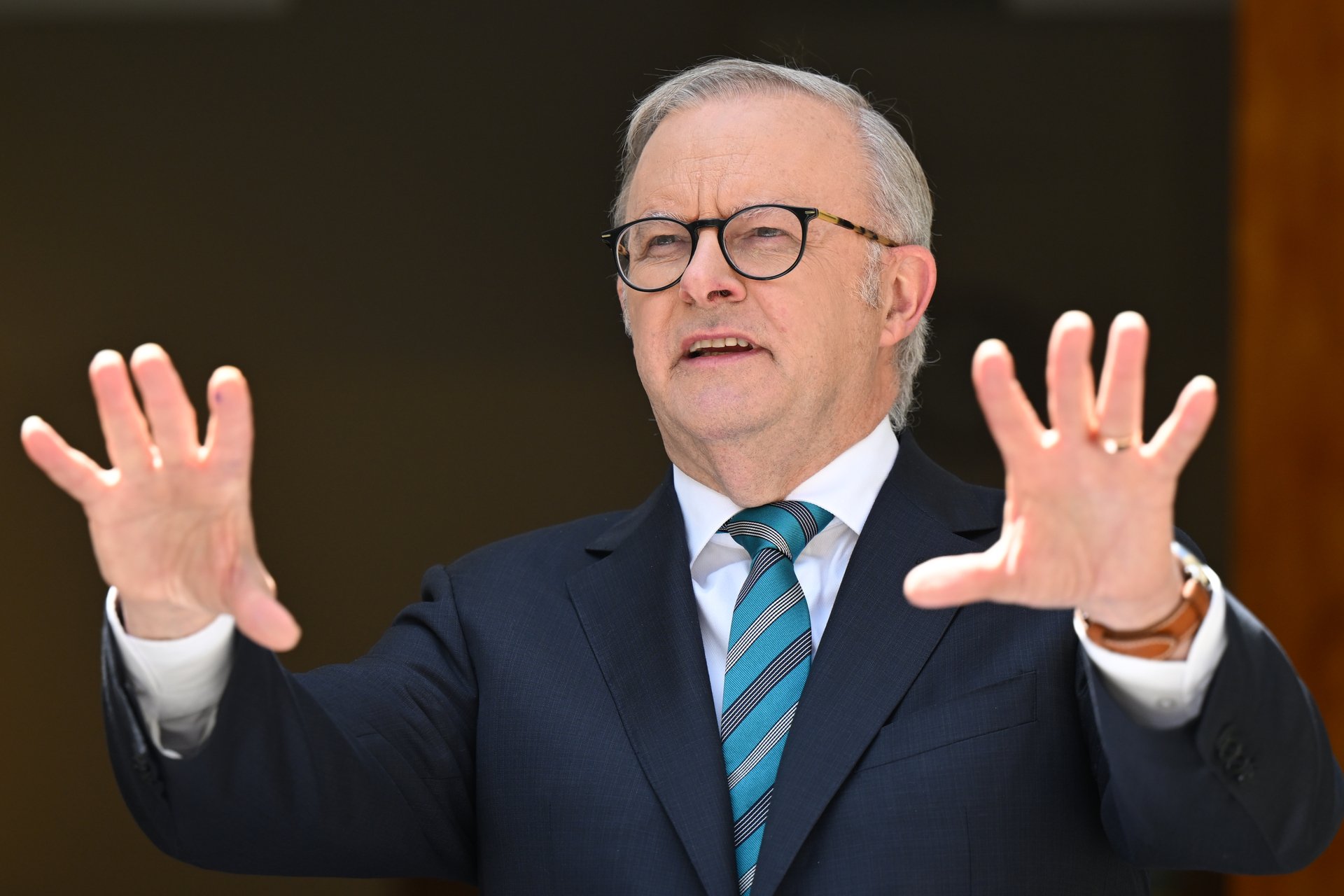 Newsletter: Fossil fuel in school and a really big magnifying glass