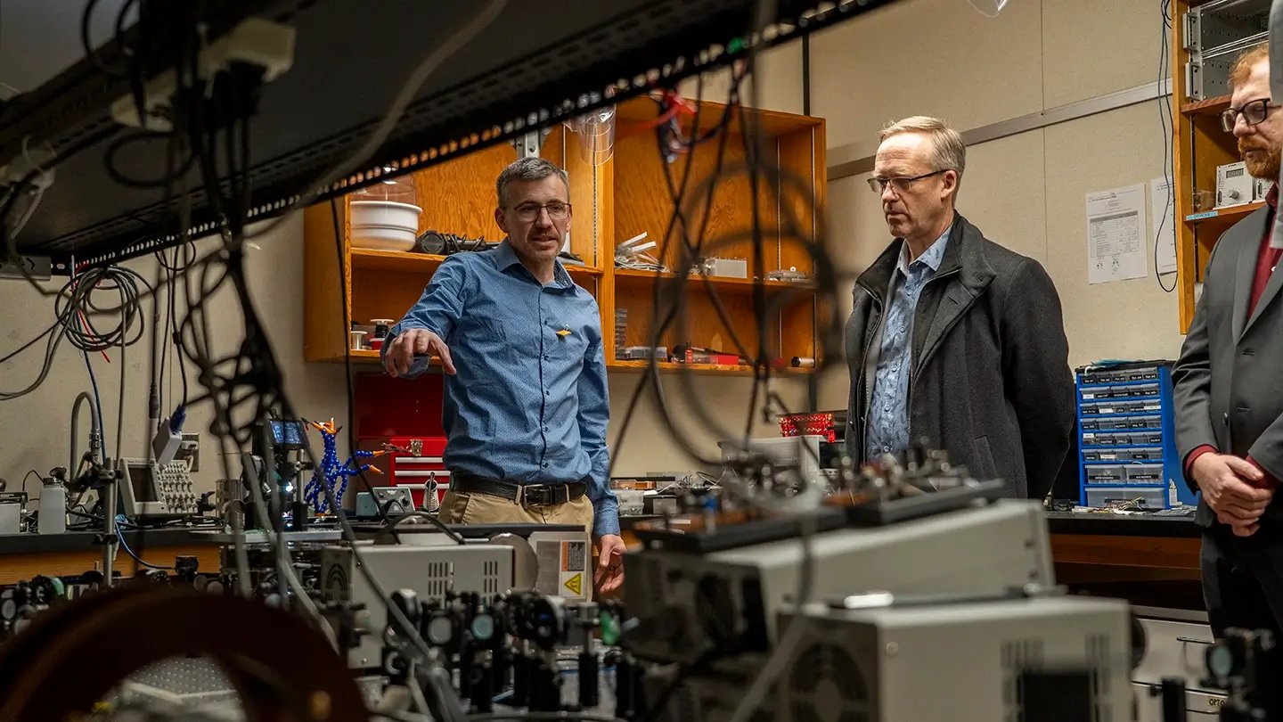 B.C. invests in UVic quantum computing