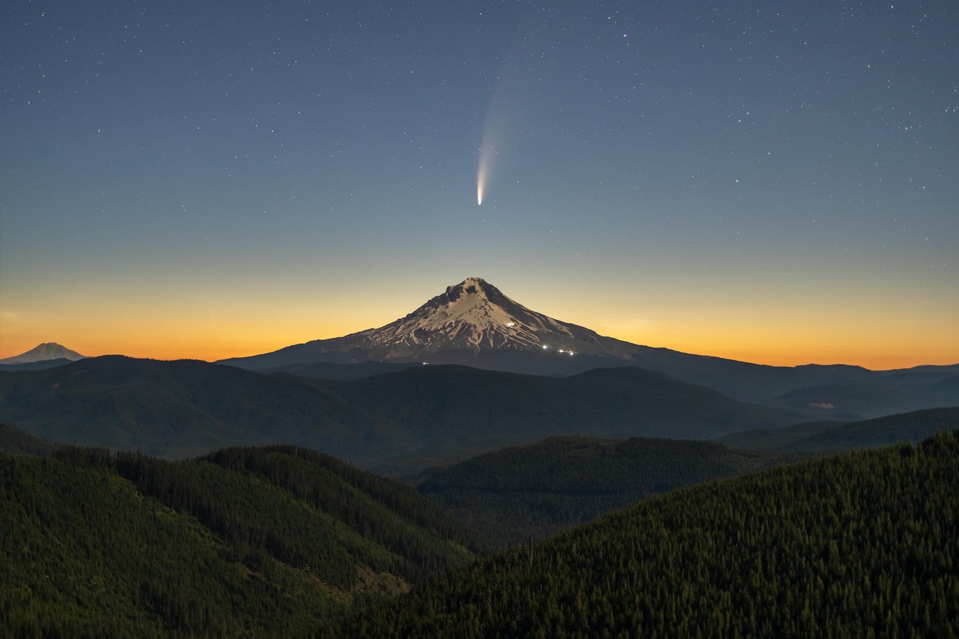 NEOWISE Comet Photographed Over Oregon’s Mount Hood
