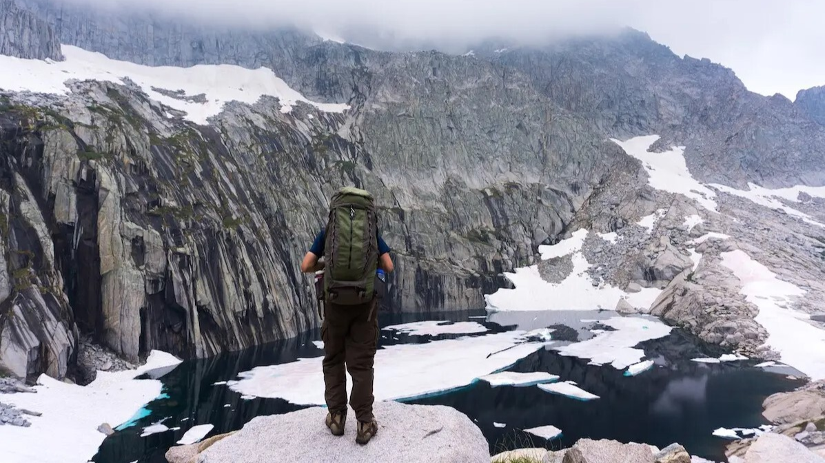 How To Pack Your Rucksack For One-day and Multi-day Summer Hikes In Europe