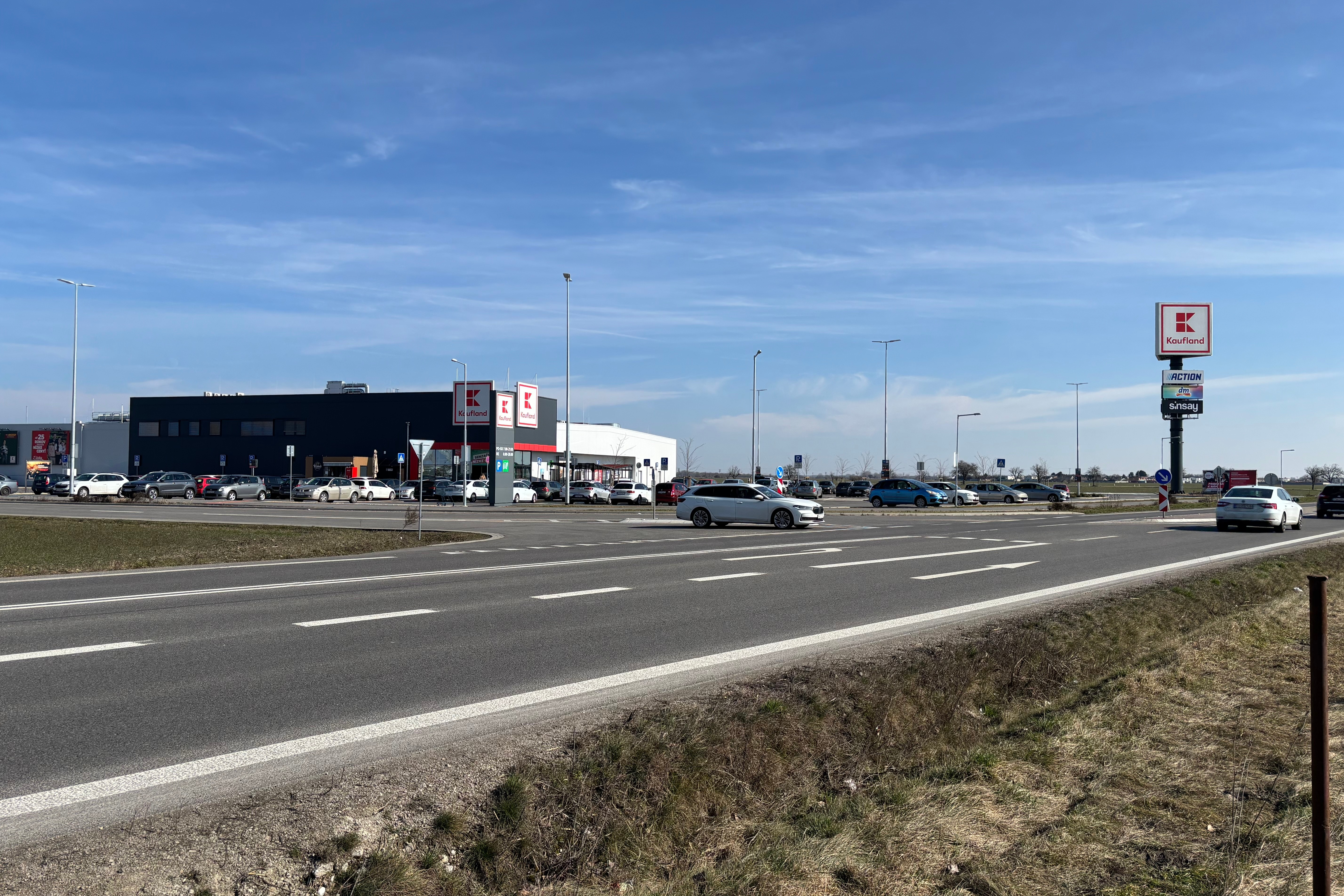 🏗️ Ďalšie nákupné centrum v Šamoríne?