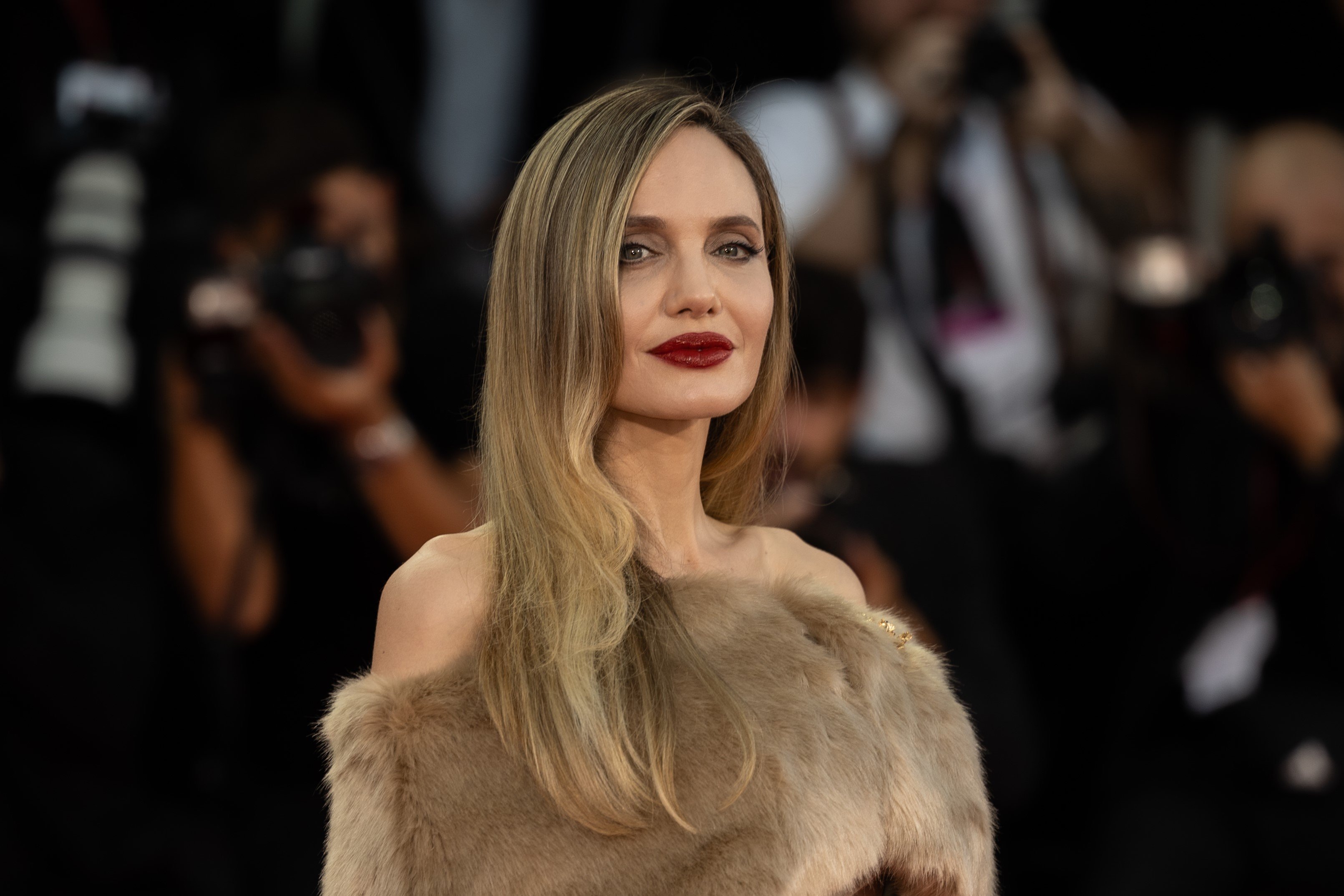 Angelina Jolie’s Minimalist Look Is Redefining Luxury Style in 2026
