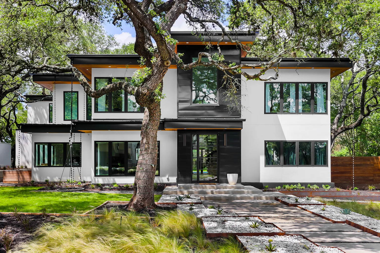 Contemporary West Lake Hills showpiece – Austin