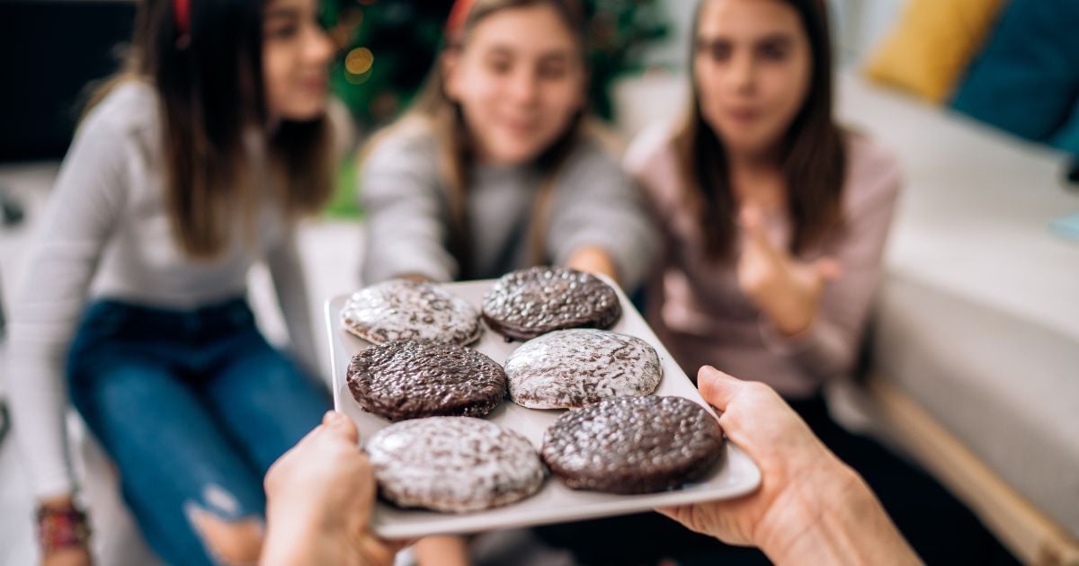 Many Parents Struggle to Guide Teens’ Eating, Poll Finds