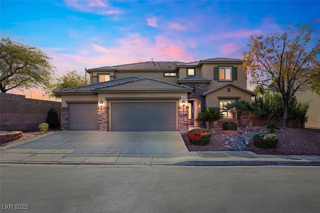 1137 Glistening Point Ave in Henderson, NV: Spacious Living With Desert Charm