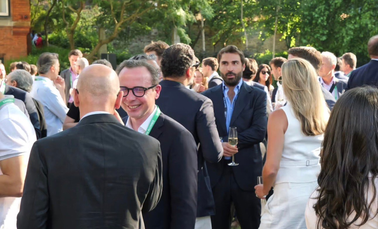 Behind Closed Doors: The Private Network for $400M+ Family Offices 