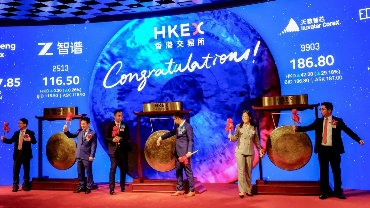 🧑‍🚀 China’s AI Clampdown, Kling 3.0 Multimodal, & Calling Agents