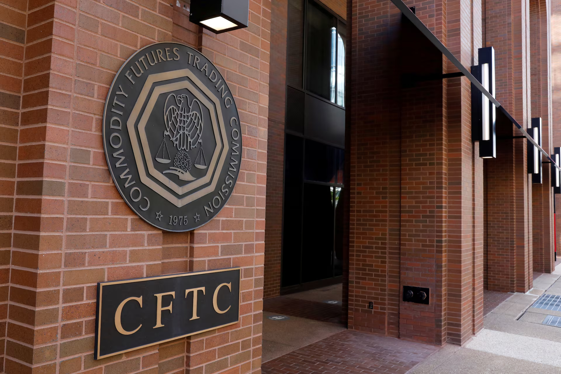 🔔 Breaking: CFTC Approves National Trust Banks as Stablecoin Issuers