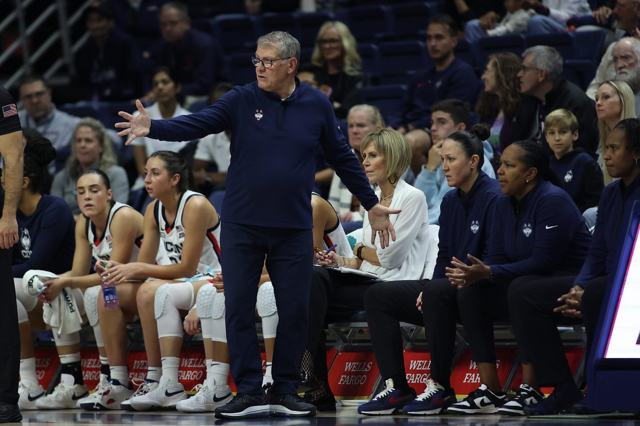 Recruiting: UConn offers No. 2 prospect in class of 2026 