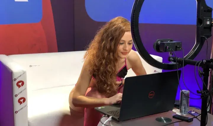 OnlyFans y la trampa de la autoexposición: cuando el “ingreso fácil” se cuela en la adolescencia