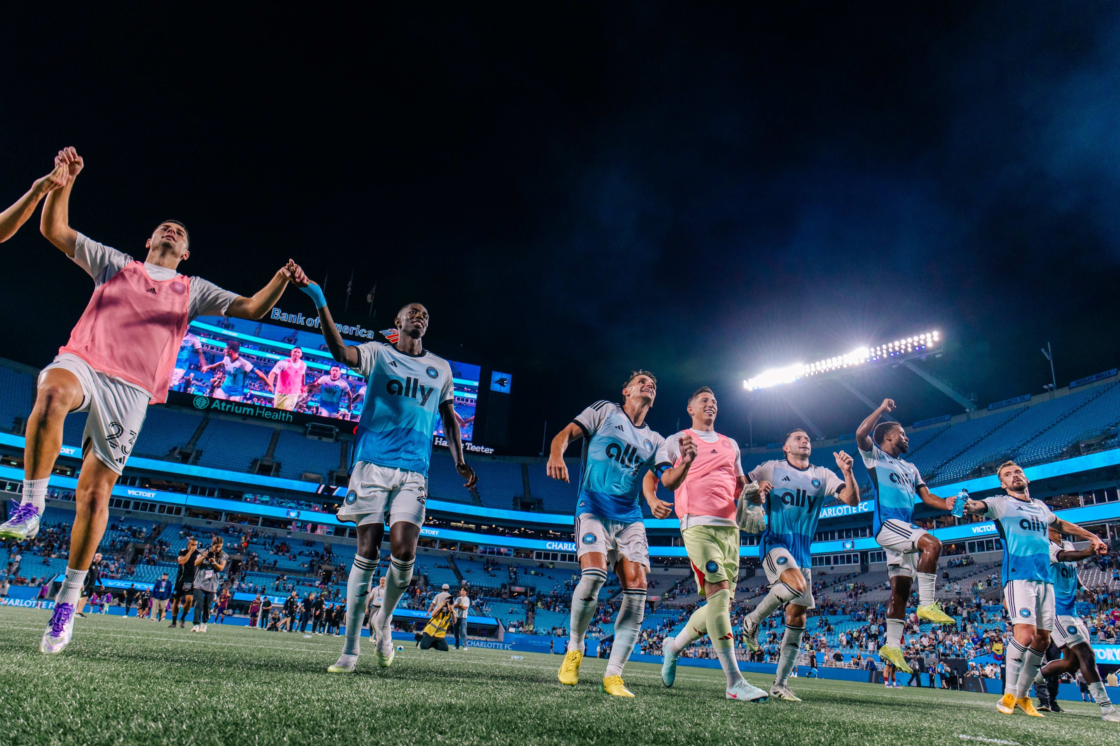 Home-field advantage at stake in Saturday's finale