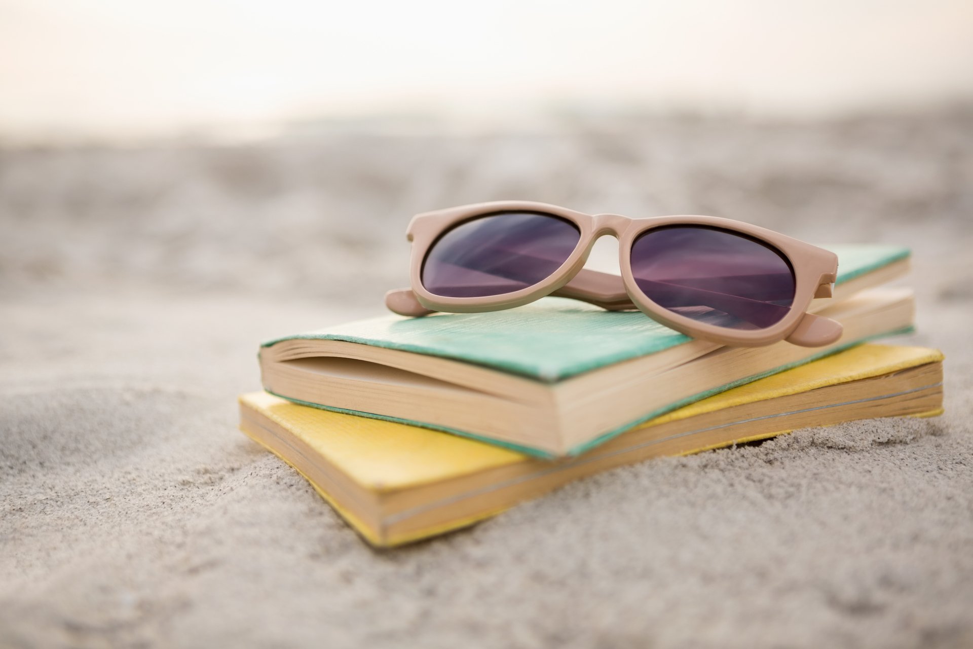 Summer Reading for Investment Bankers: 15 Books That Sharpen Strategy, Leadership, and Perspective