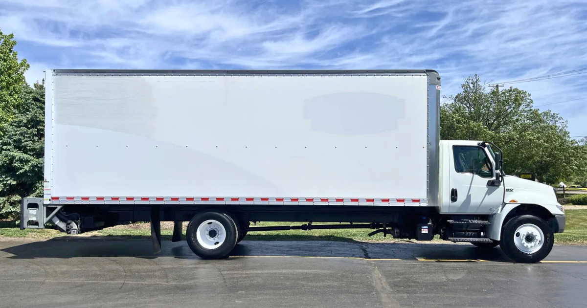 26 ft Box Truck Dimensions: The Specs Fleets Get Wrong (and the Real Weight Limits You Need to Know)