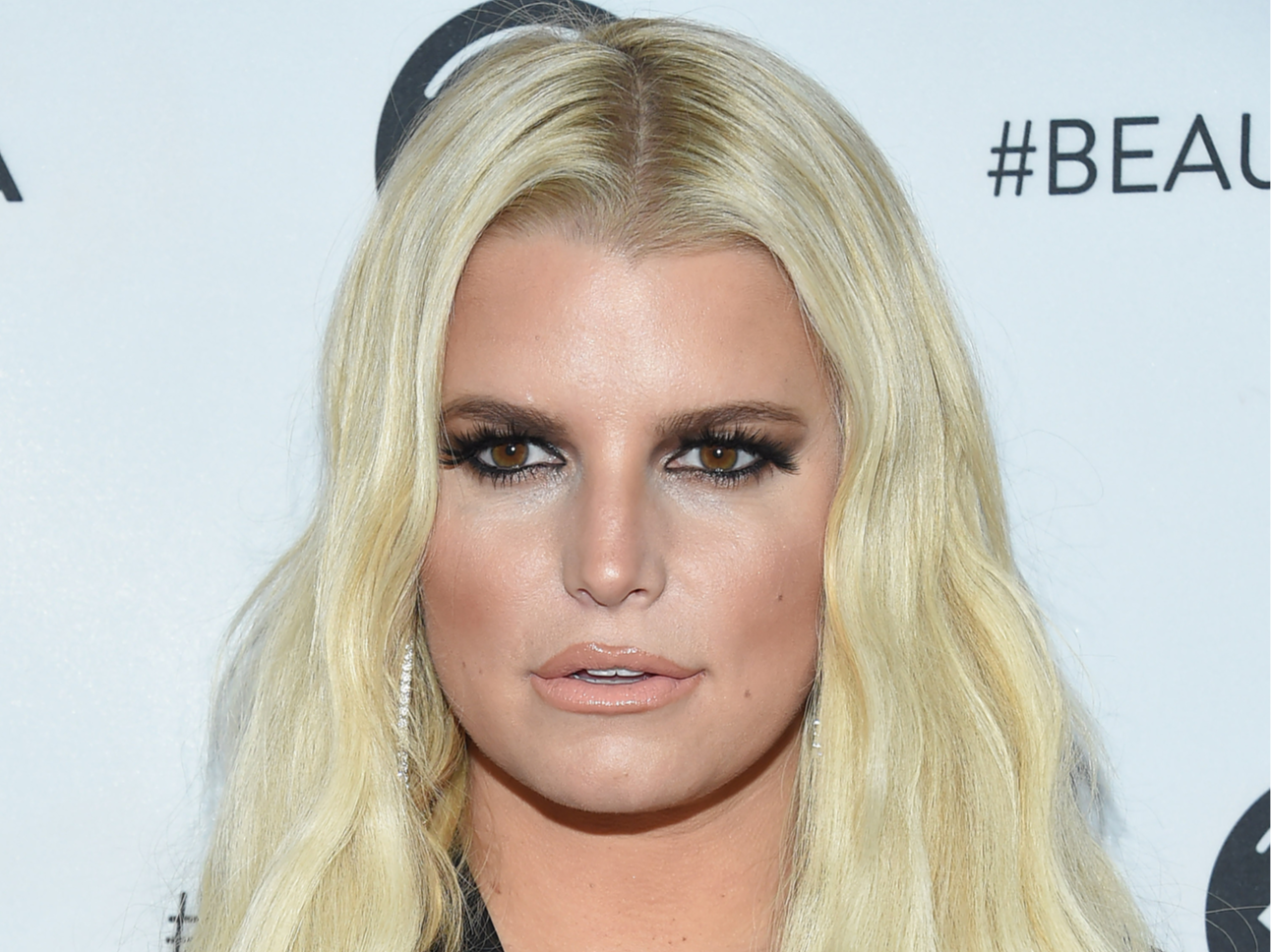 Jessica Simpson’s Unconventional Comeback: The Secret Ingredient in Her Vocal Routine