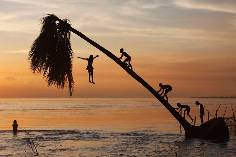 Banks lobby against stablecoins as Wells Fargo registers WFUSD (TWIF 3/13)