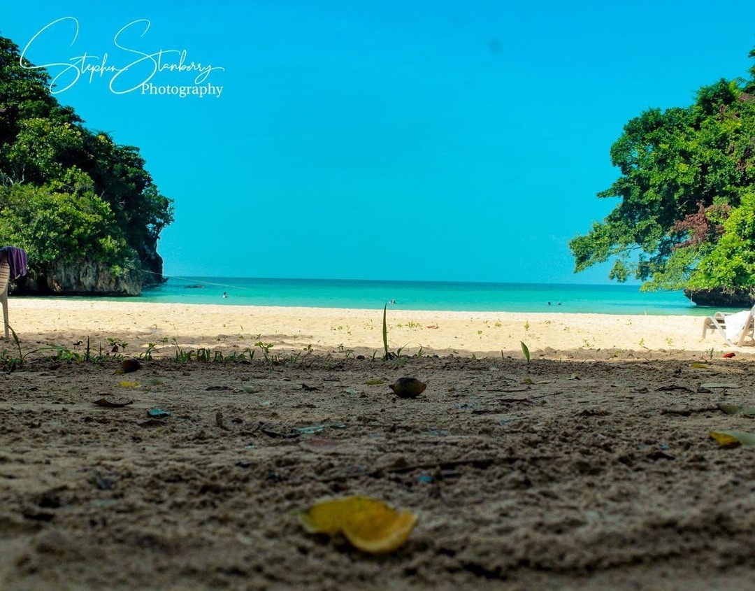 Frenchman's Cove: Where the River Remembers What the Resort Forgot