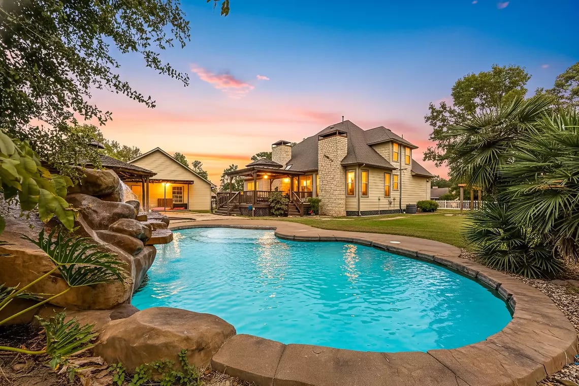 🔥 Oceanfront, Pools & Cabin Retreats — Instant Income Opportunities