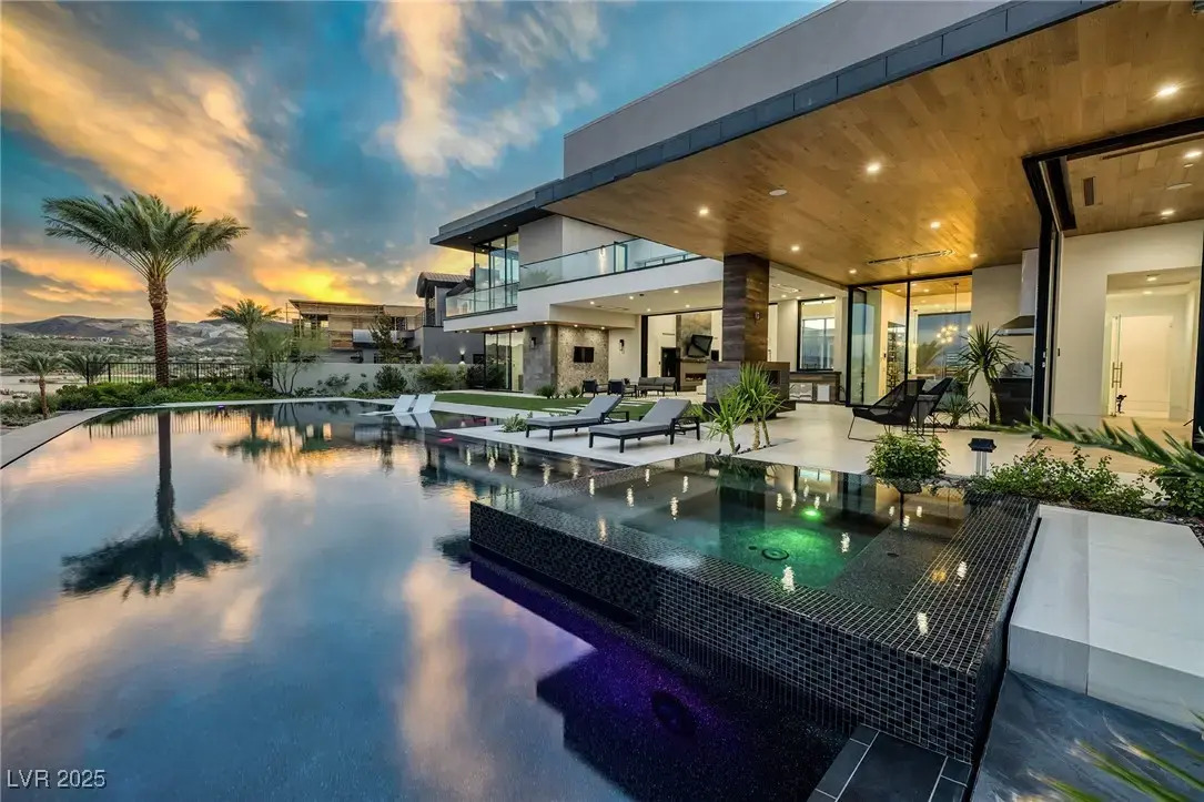 Luxury in Lake Las Vegas: 12 Rainbow Point Pl Redefines Desert Glamour