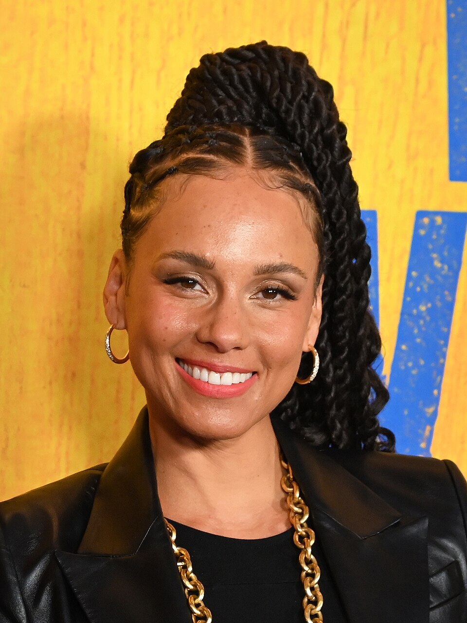 ALICIA KEYS EATS LIKE THE CITY RAISED HER AND SHE NEVER FORGOT WHO WAS WATCHING