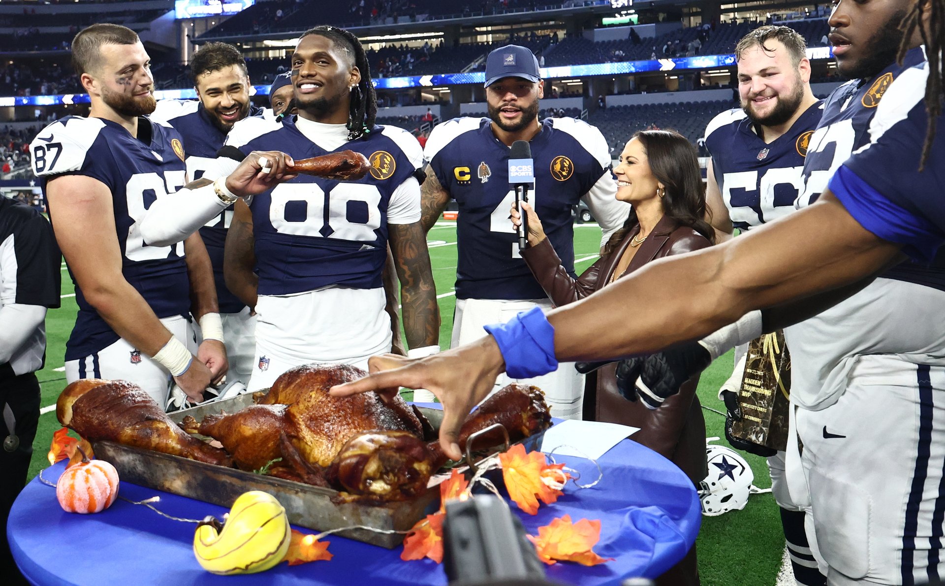 Cowboys GOBBLE up Chiefs