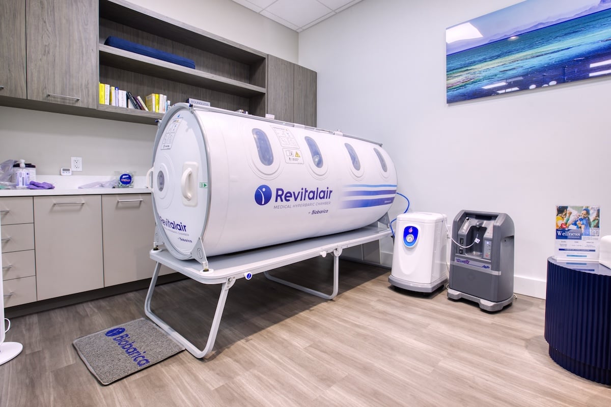 Inside The Oxygen Chamber: Mild Hyperbaric Therapy is All the Buzz At BLU By ThriveWell