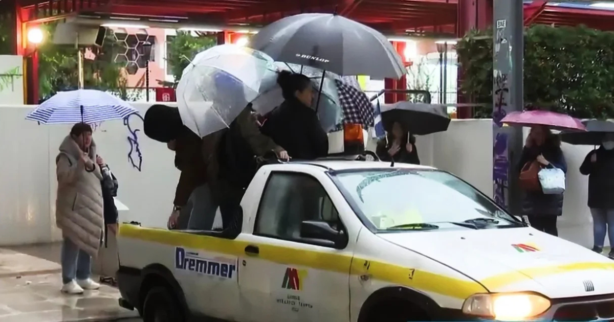 Η χώρα που λυγίζει με μια μπόρα!