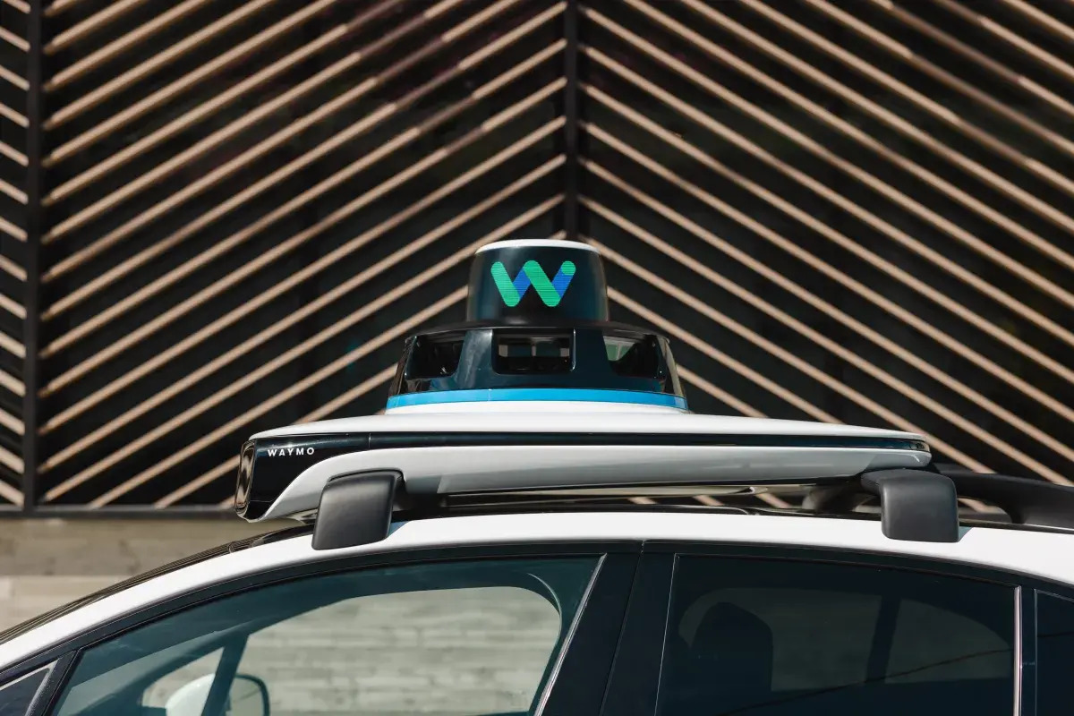  Waymo’s Robotaxis Get a Gemini Co-Pilot! 🚗✨