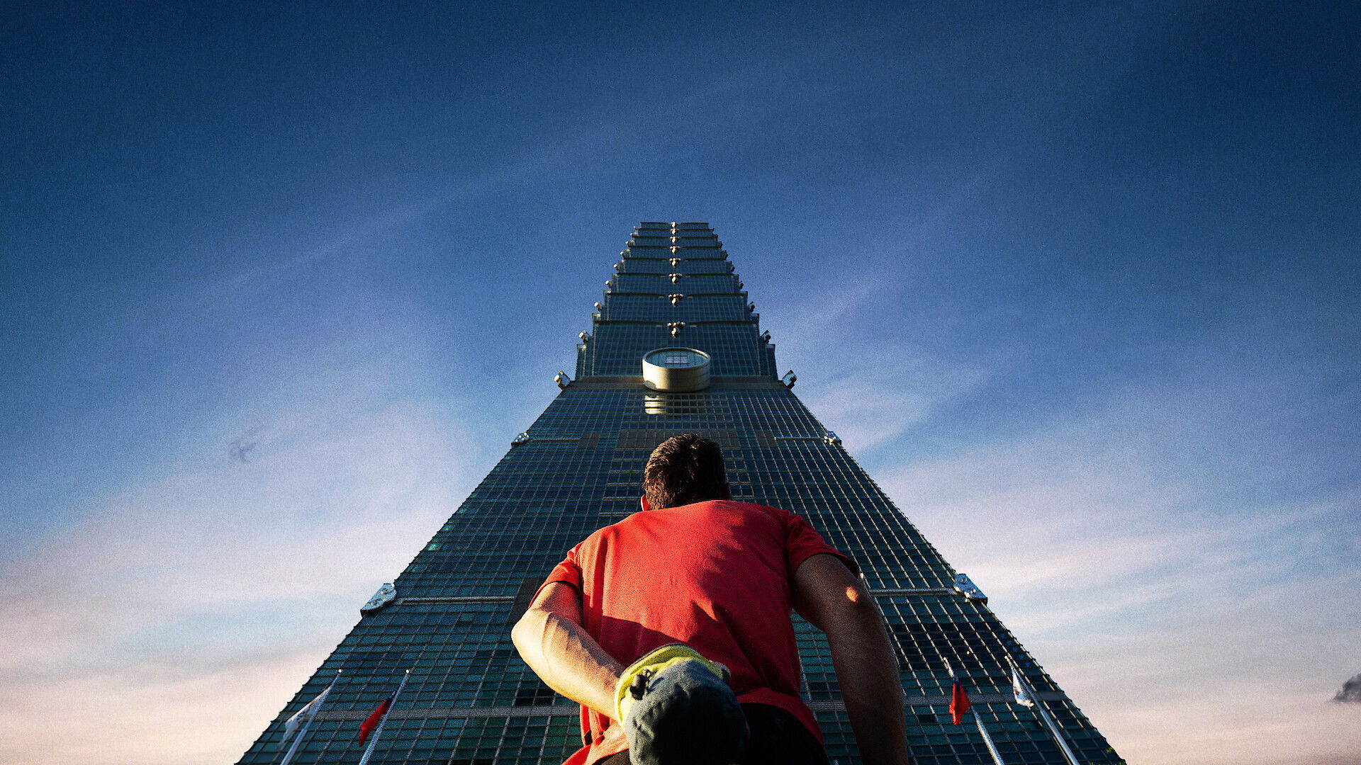 Netflix Streaming Report: Alex Honnold ne grimpe pas au sommet du Top 10, "His & Hers" surprend, "Stranger Things" déçoit et "Single's Inferno" revient chaud bouillant.