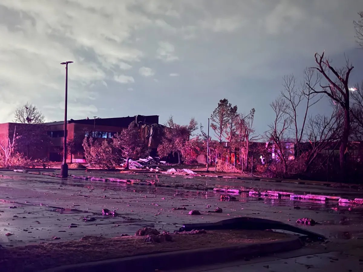 At least 2 dead in tornadic storms across eastern Oklahoma