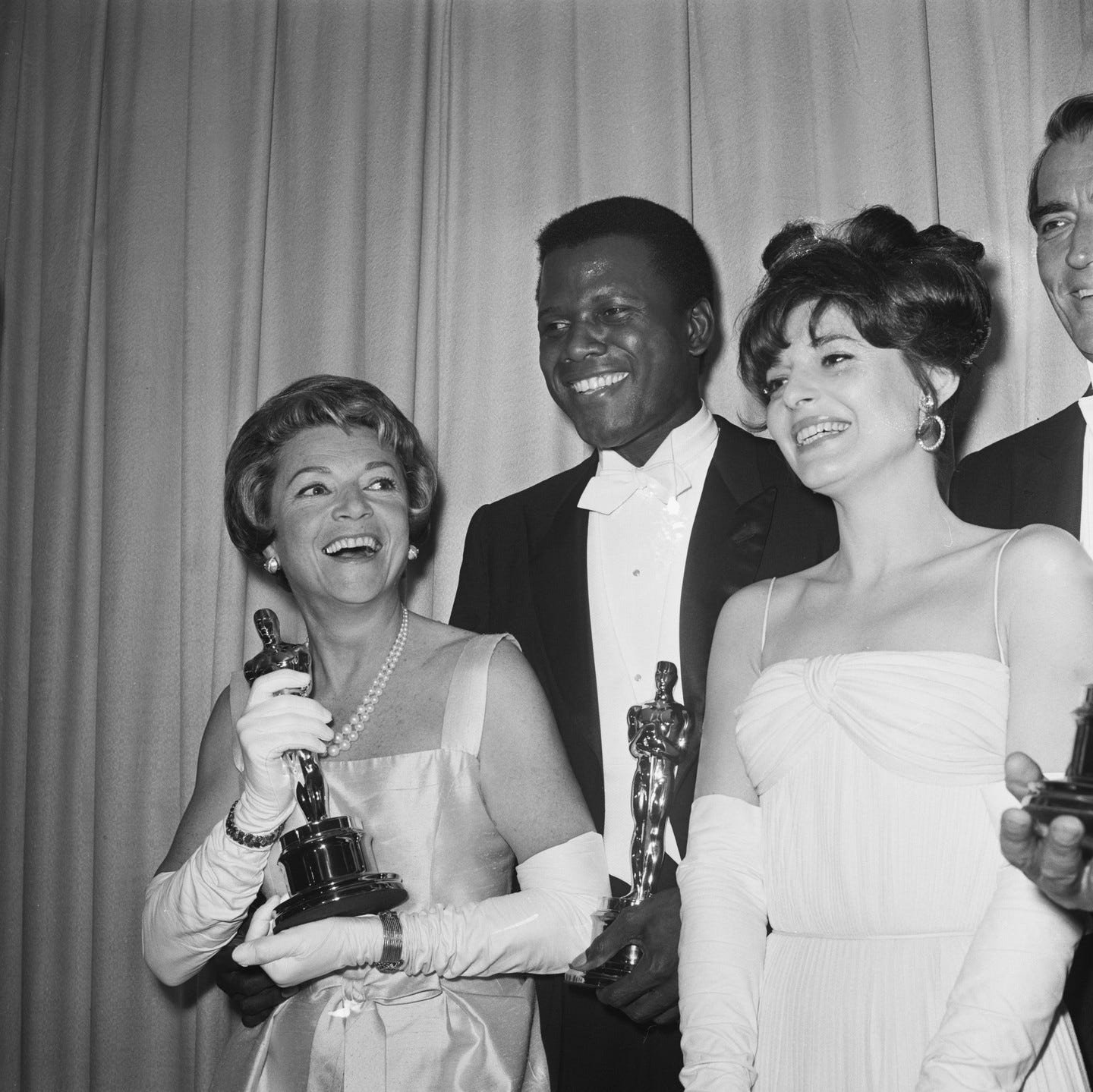 Checking Into Awards Season + America's Most Glamorous Trailer Park 