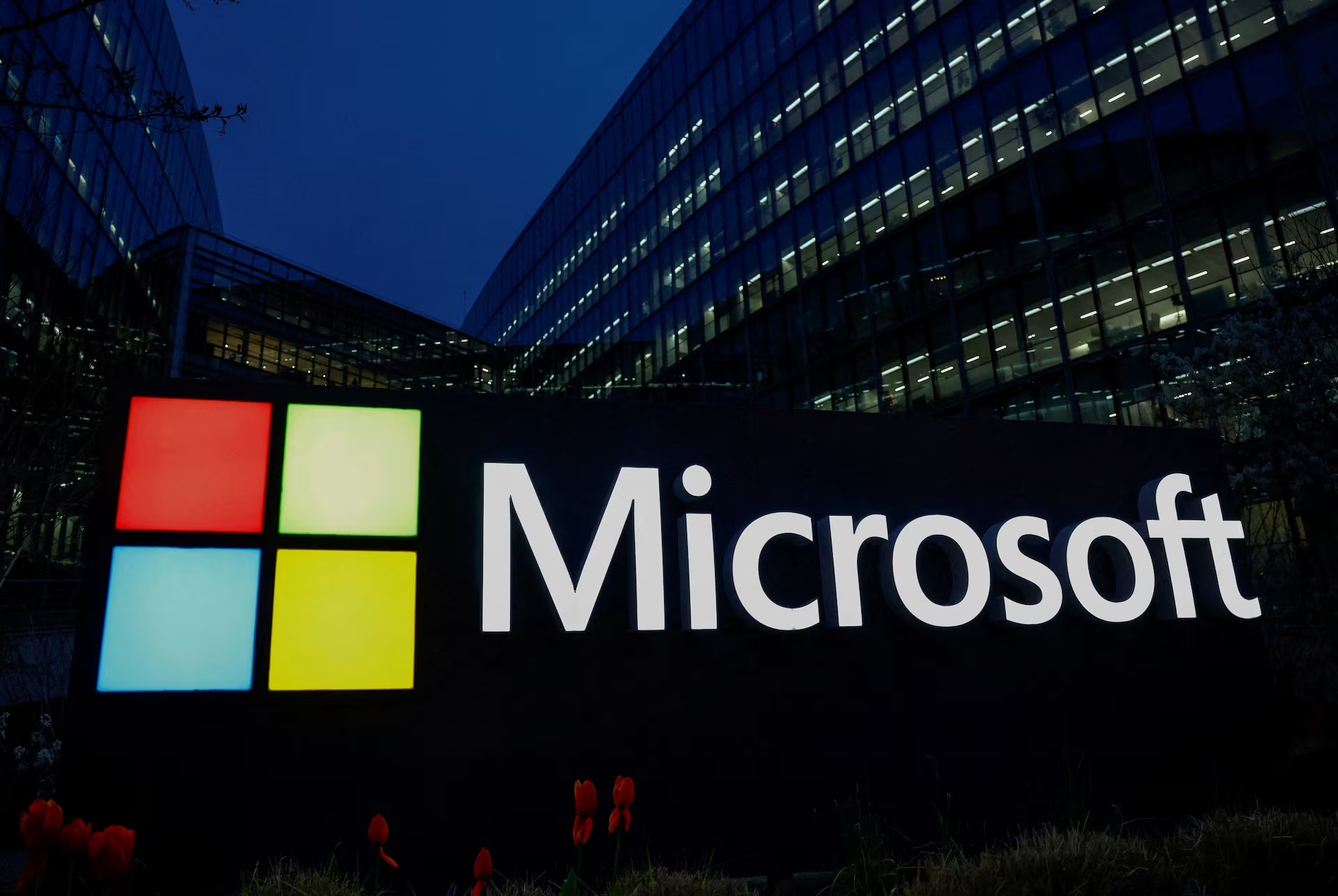 Microsoft Expands Sovereign Cloud to Run Large AI Models in Fully Disconnected Environments as Governments Demand Data Independence