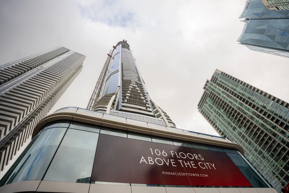 📏 Supertall breaking height records