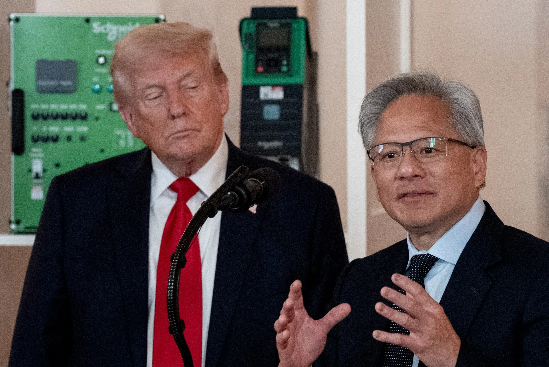 Trump Greenlights Nvidia H200 AI Chip Sales to China in Exchange for 25% Revenue Cut