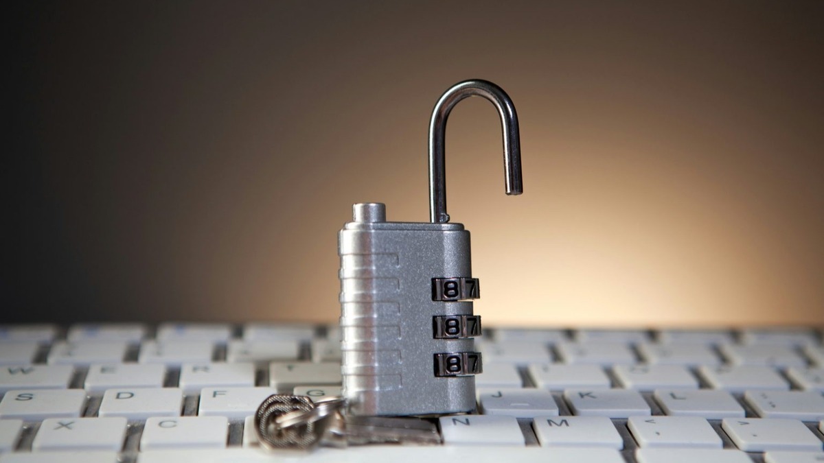 🧑‍🚀 AI Cyber Defense, Viral Agents, & Smarter Robotics