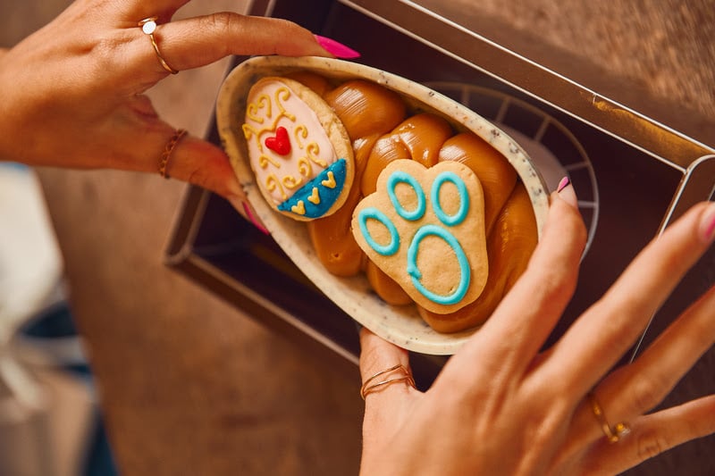 Make a Cake lança campanha de Páscoa com parceria da Biscoitê