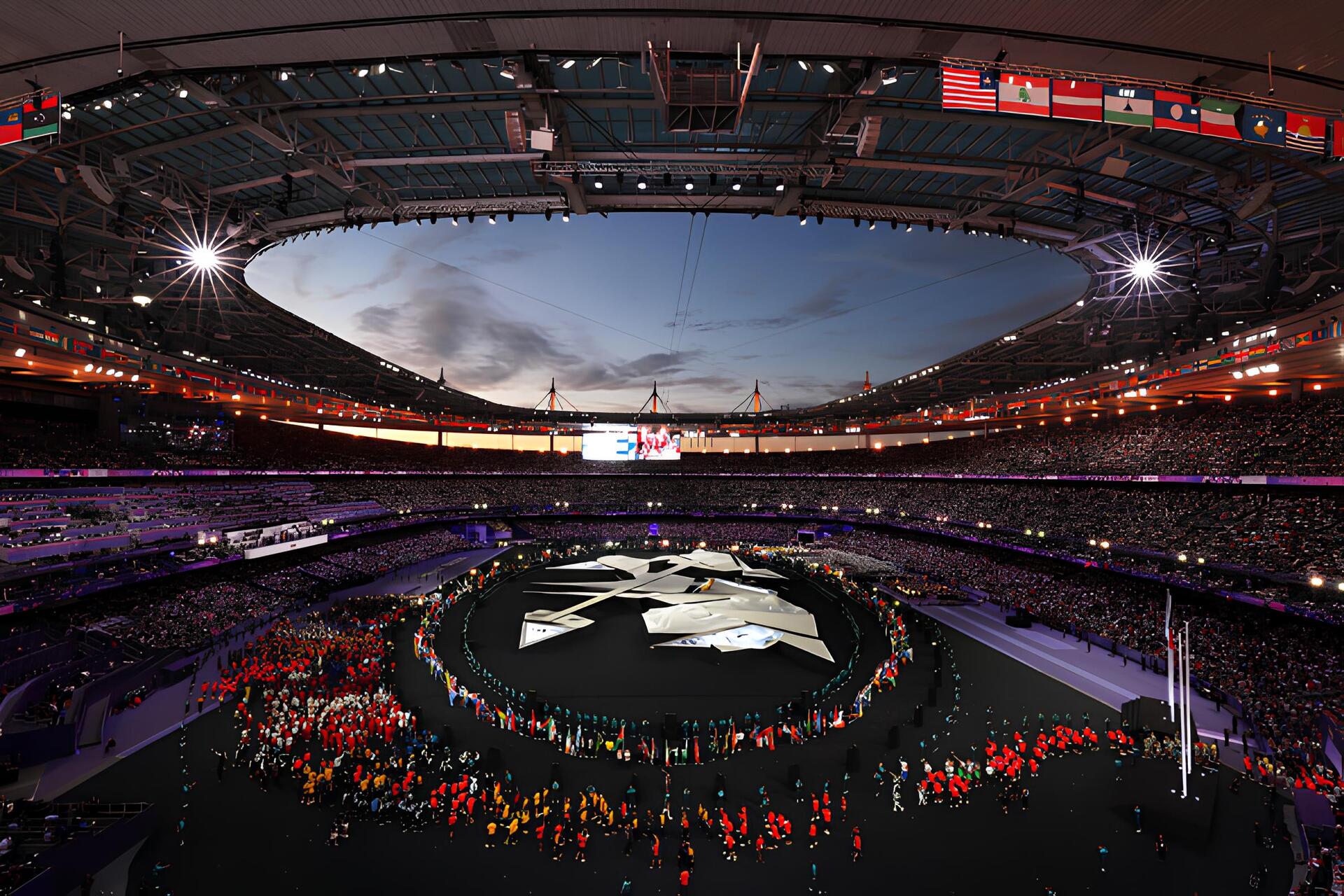 ☕ La NFL arrive à Paris, Trainline en campagne avec l'OL, 11 offres d'emploi, etc.