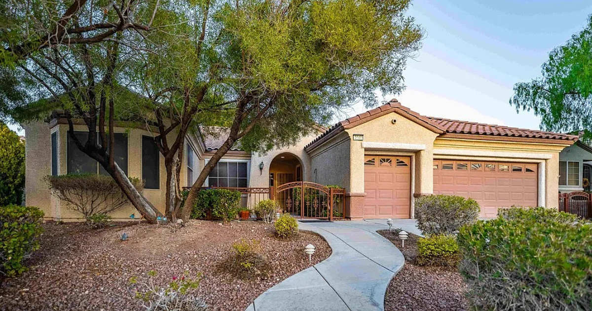 $525,000 Stunner in Sun City Anthem: 2848 Meadow Park Ave, Henderson, NV