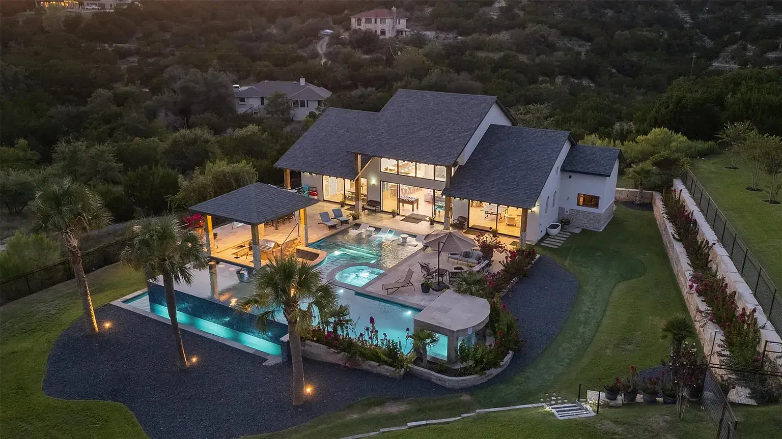 Hill Country Estate with Infinity Pool and Guest Retreat – Austin