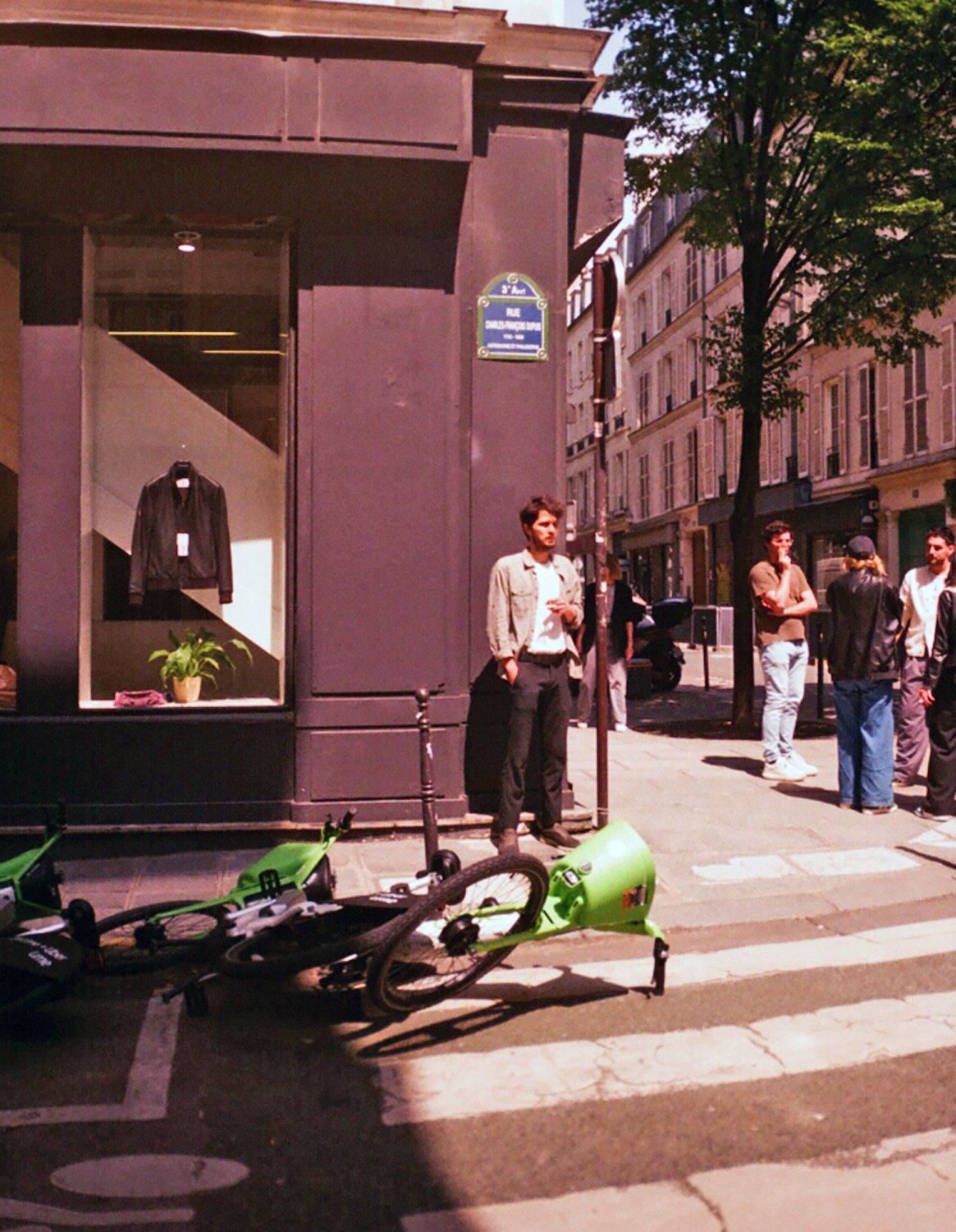 Single Frame: Paris Click Limes