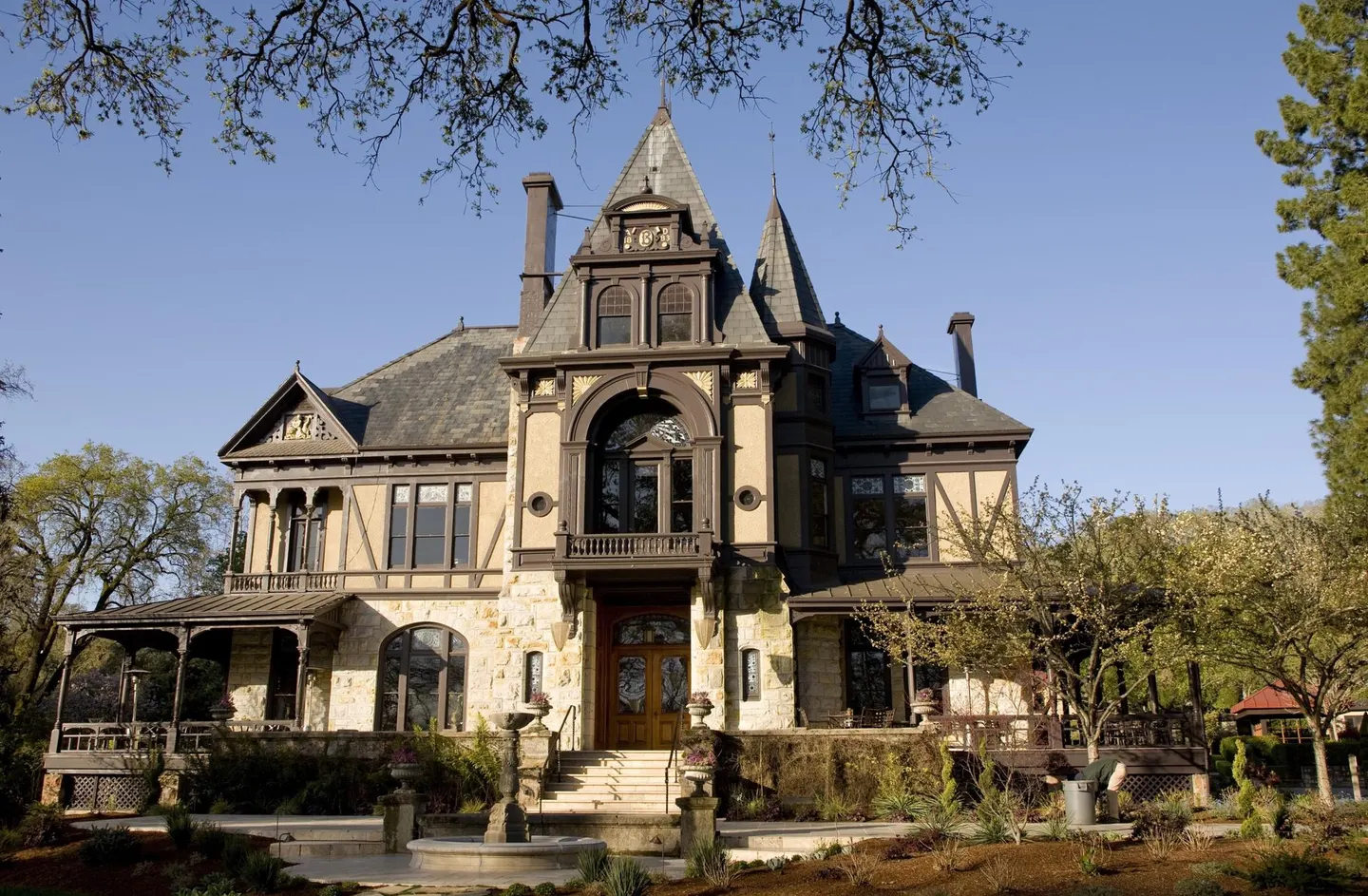 Ghost Wineries, Catastrophe in Hungarian Vineyards, Alternatives to Screaming Eagle, and much more...