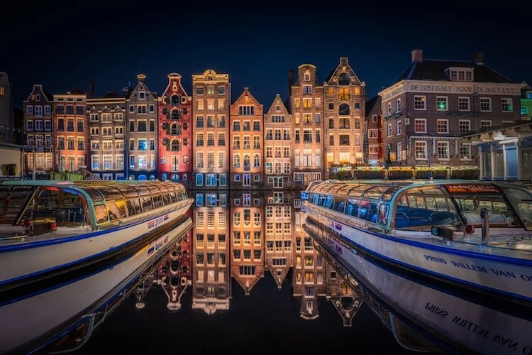 Mind Blowing Time-lapse of Amsterdam Shows a City Alive with Movement
