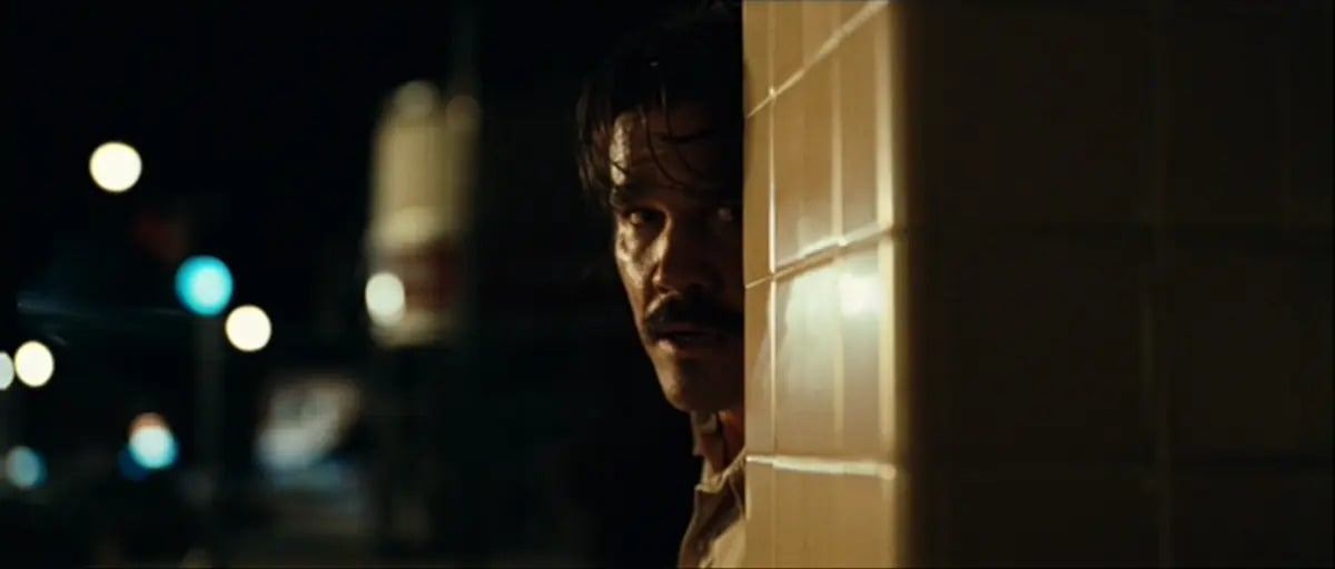 N.30 | "No Country for Old Men" (building tension through stillness - hotel shootout scene) plus more