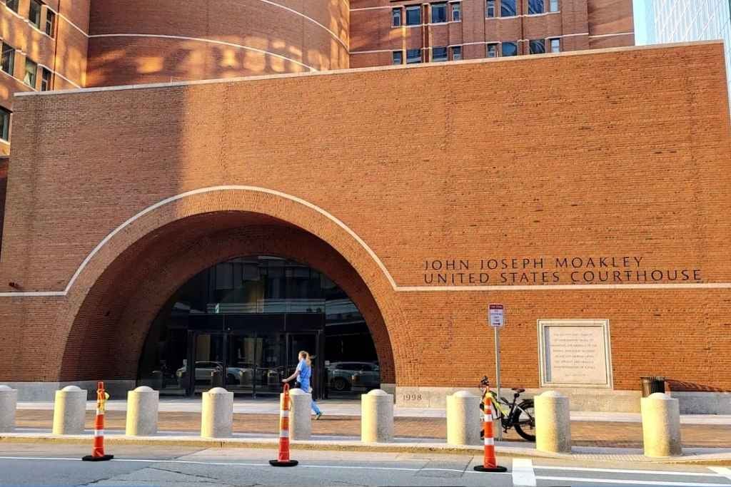 Juez local frena deportaciones a terceros países